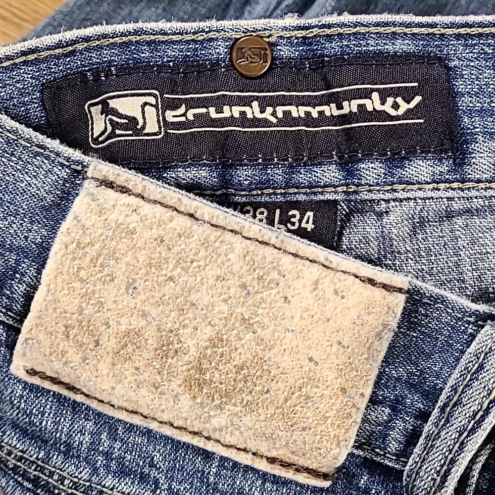DRUNKN MUNKY VINTAGE 38x28 MENS DISTROYED FADED STRIGHT BAGY JEANS